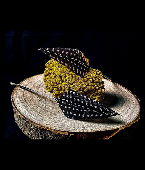 Plumes de pintade (ailes) noire tâche blanche - losange - 18 - 22 cm